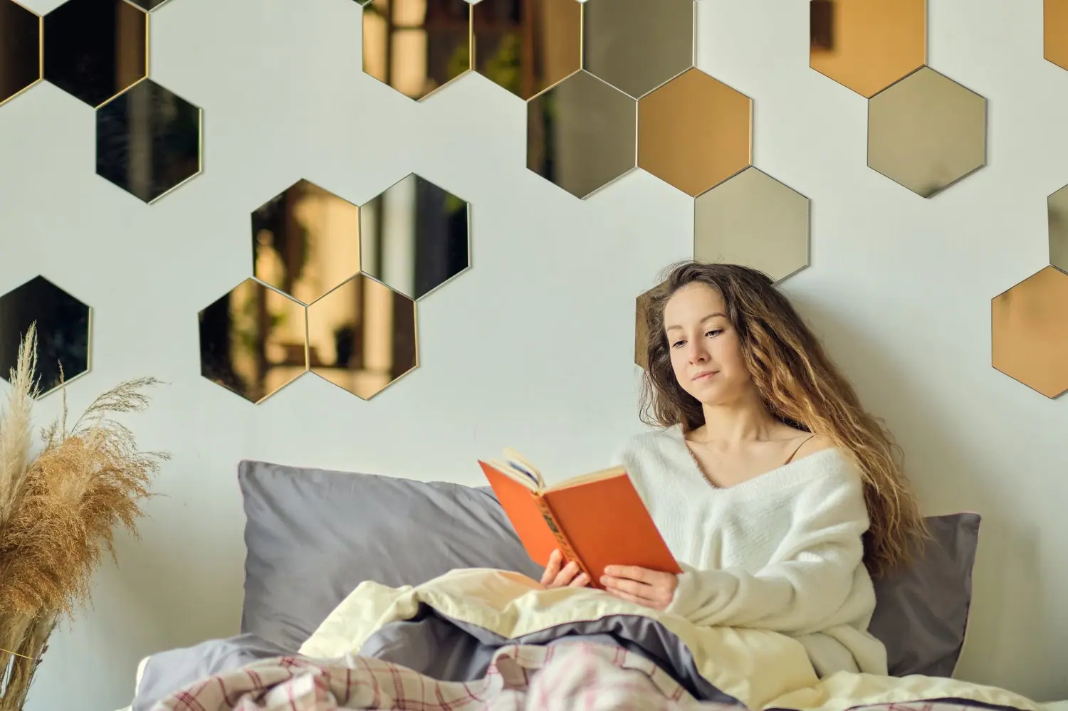 Book nook w sypialni - jak połączyć funkcjonalność z estetyką