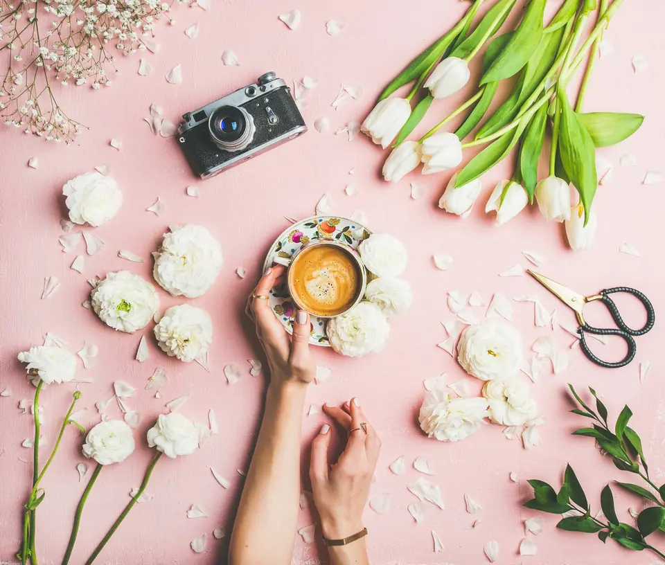 Domowe studio fotograficzne do book flatlay - jak zorganizować