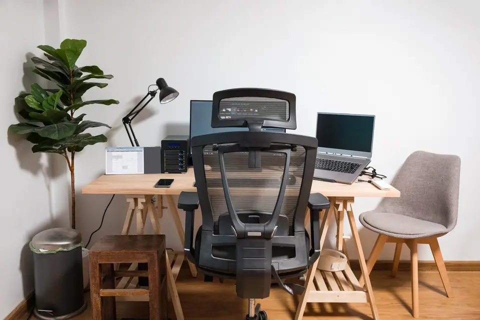 Ergonomia home office - profilaktyka przeciążeń podczas pracy zdalnej